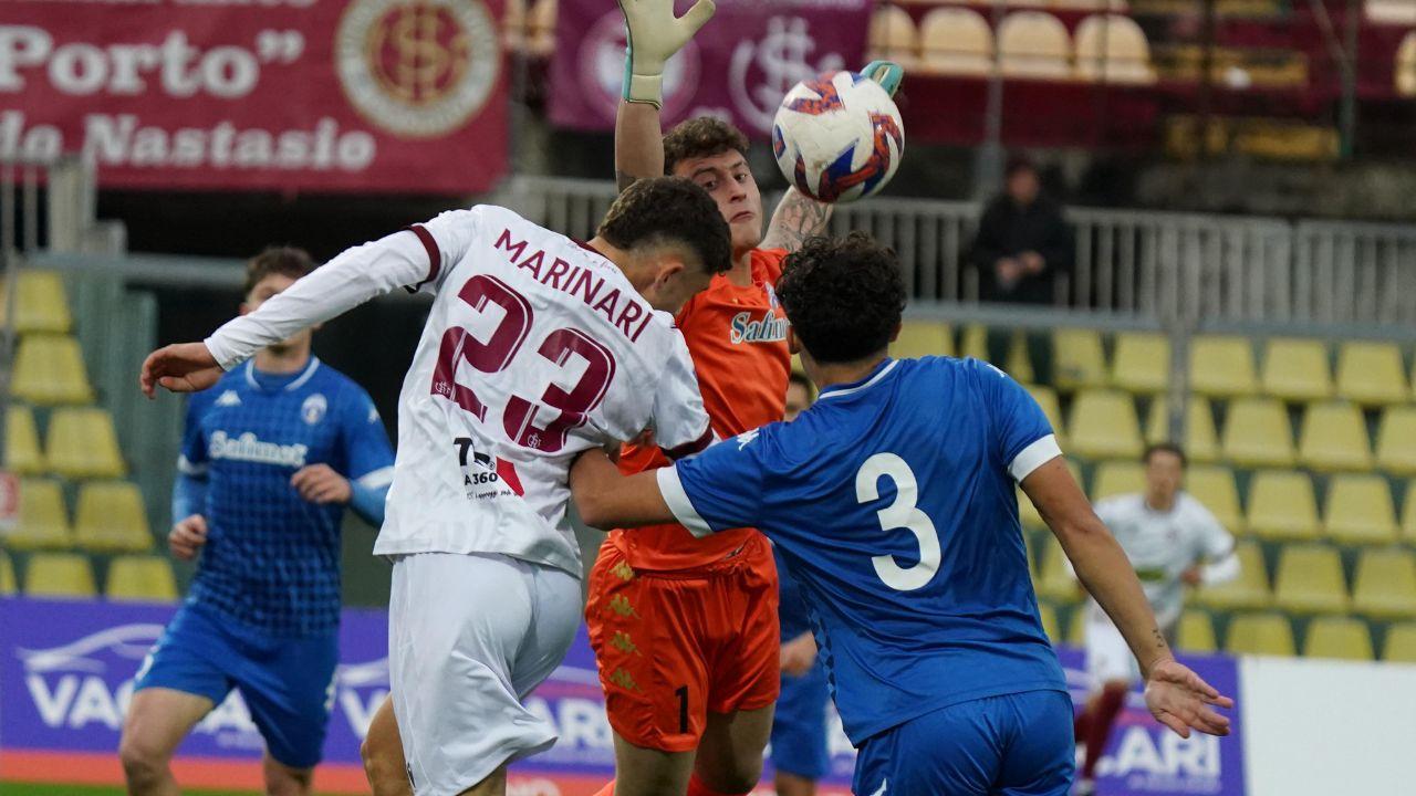 Il livornese Jacopo Marinari con la Sangiovannese (foto Franco Silvi)