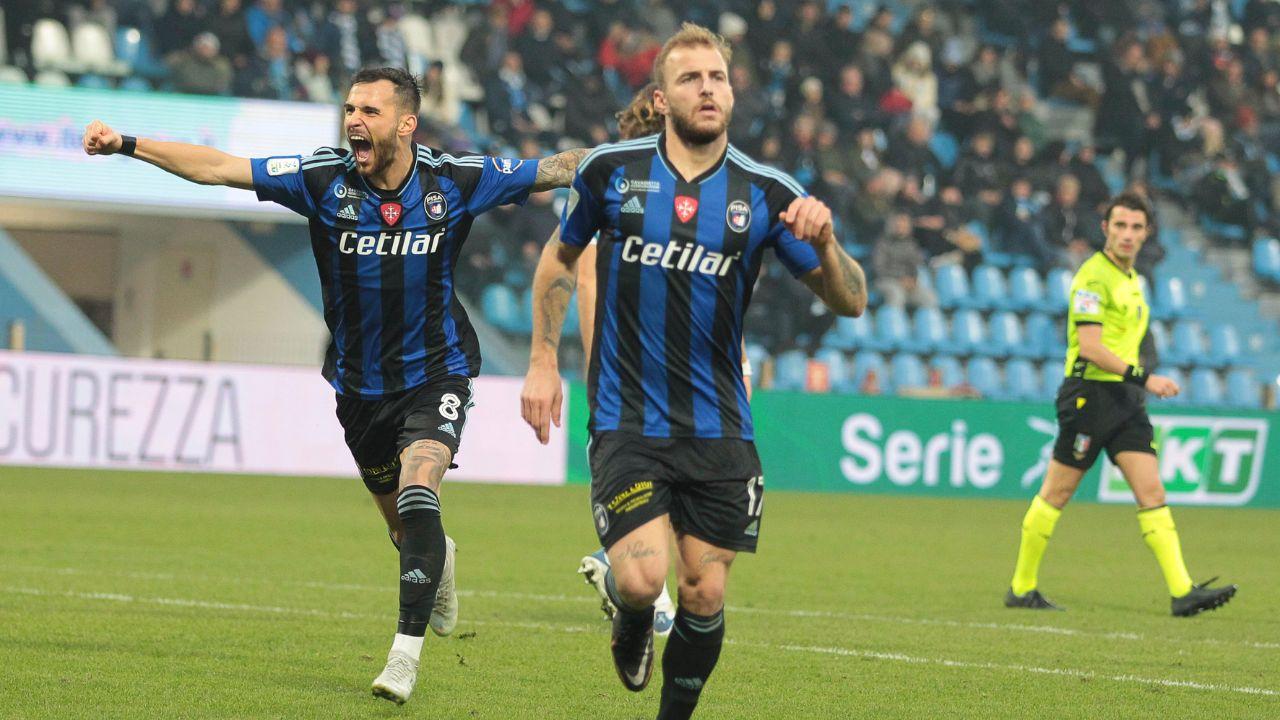 Giuseppe Sibilli esulta dopo un gol messo a segno con la maglia del Pisa