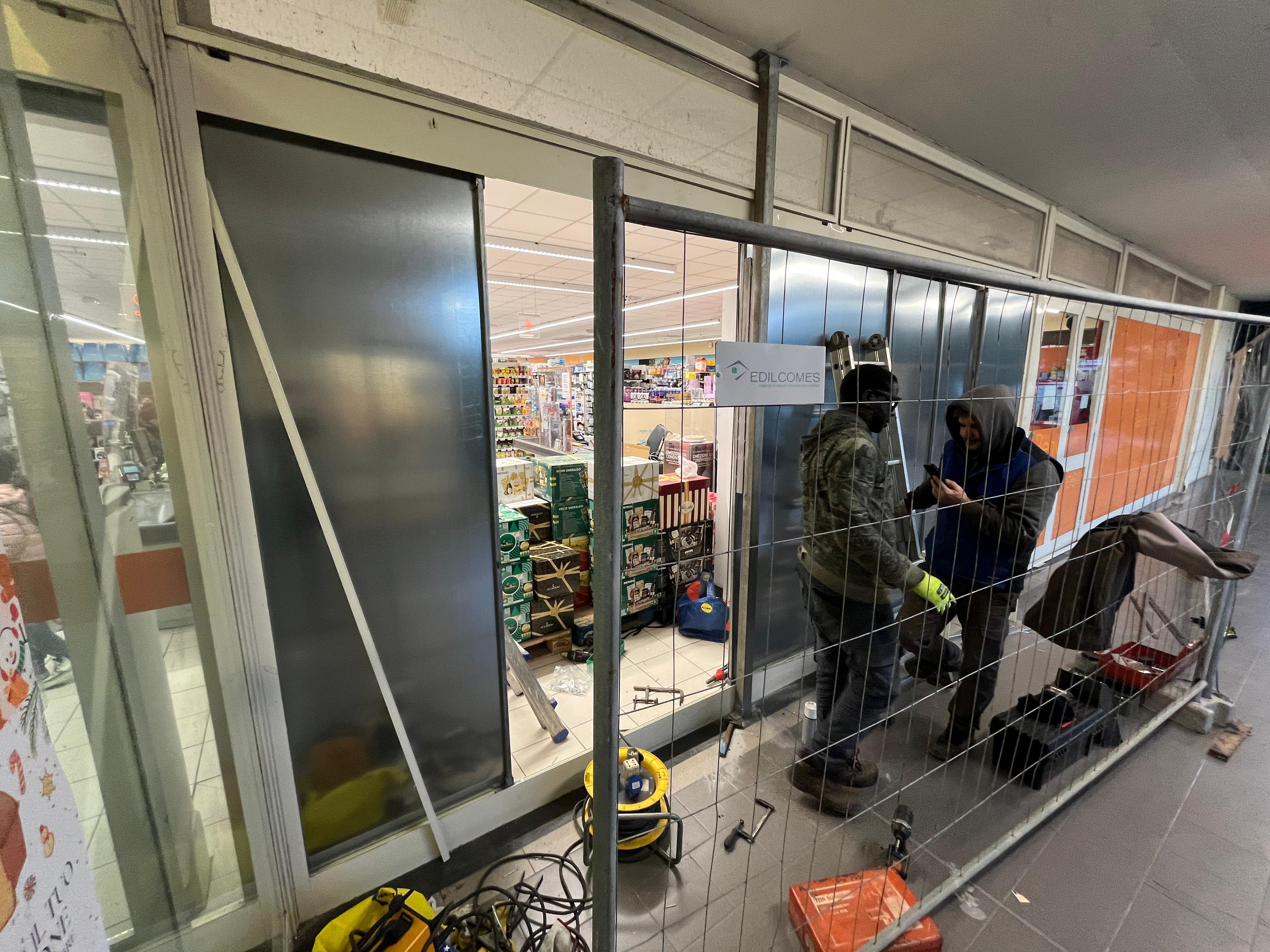 I danni al Conad di Stagno (foto Franco Silvi)