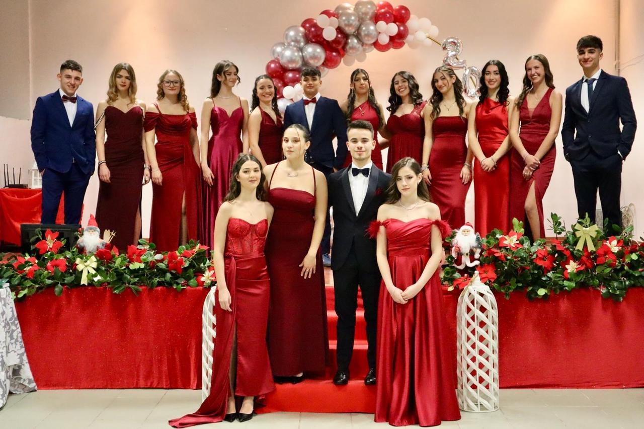 Emozioni, eleganza e divertimento al ballo dei debuttanti di Luras