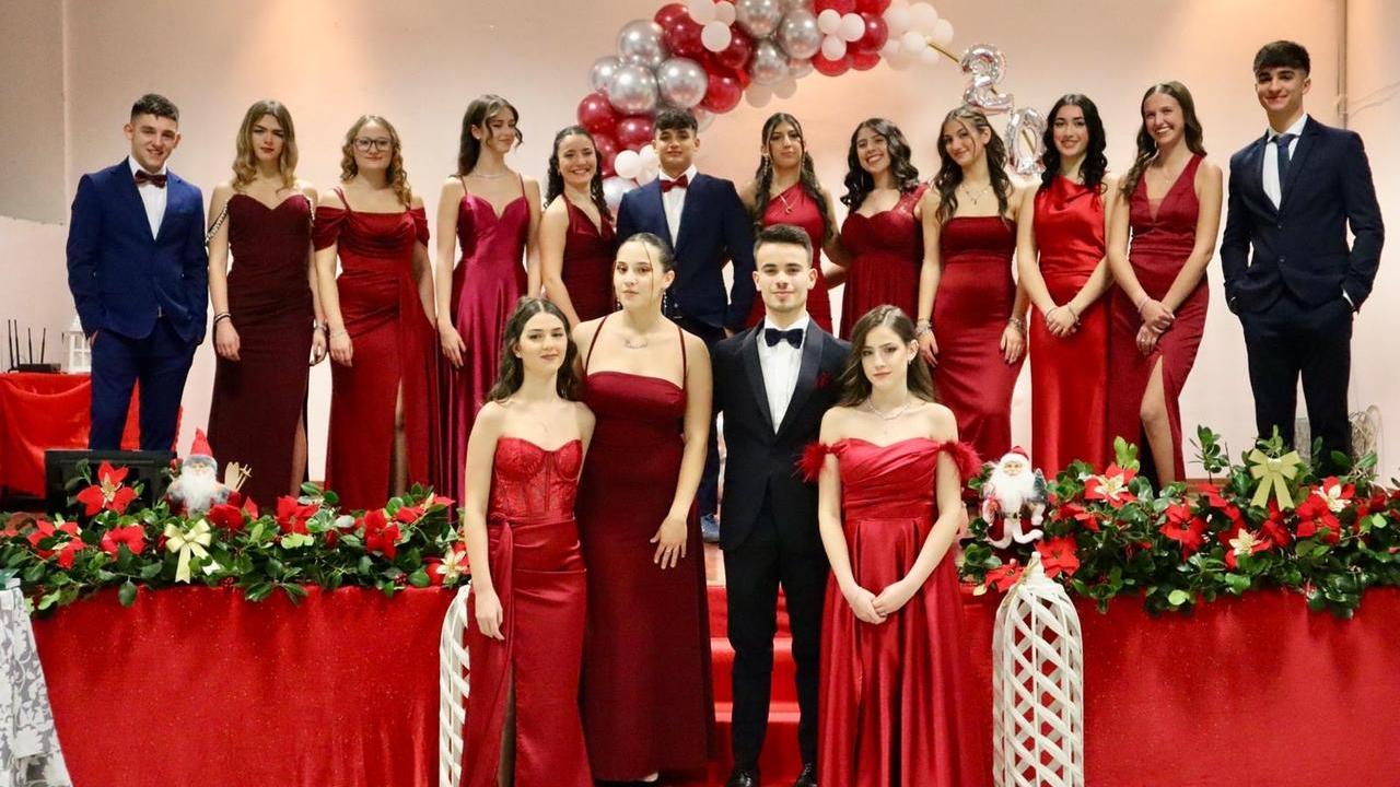 Emozioni, eleganza e divertimento al ballo dei debuttanti di Luras