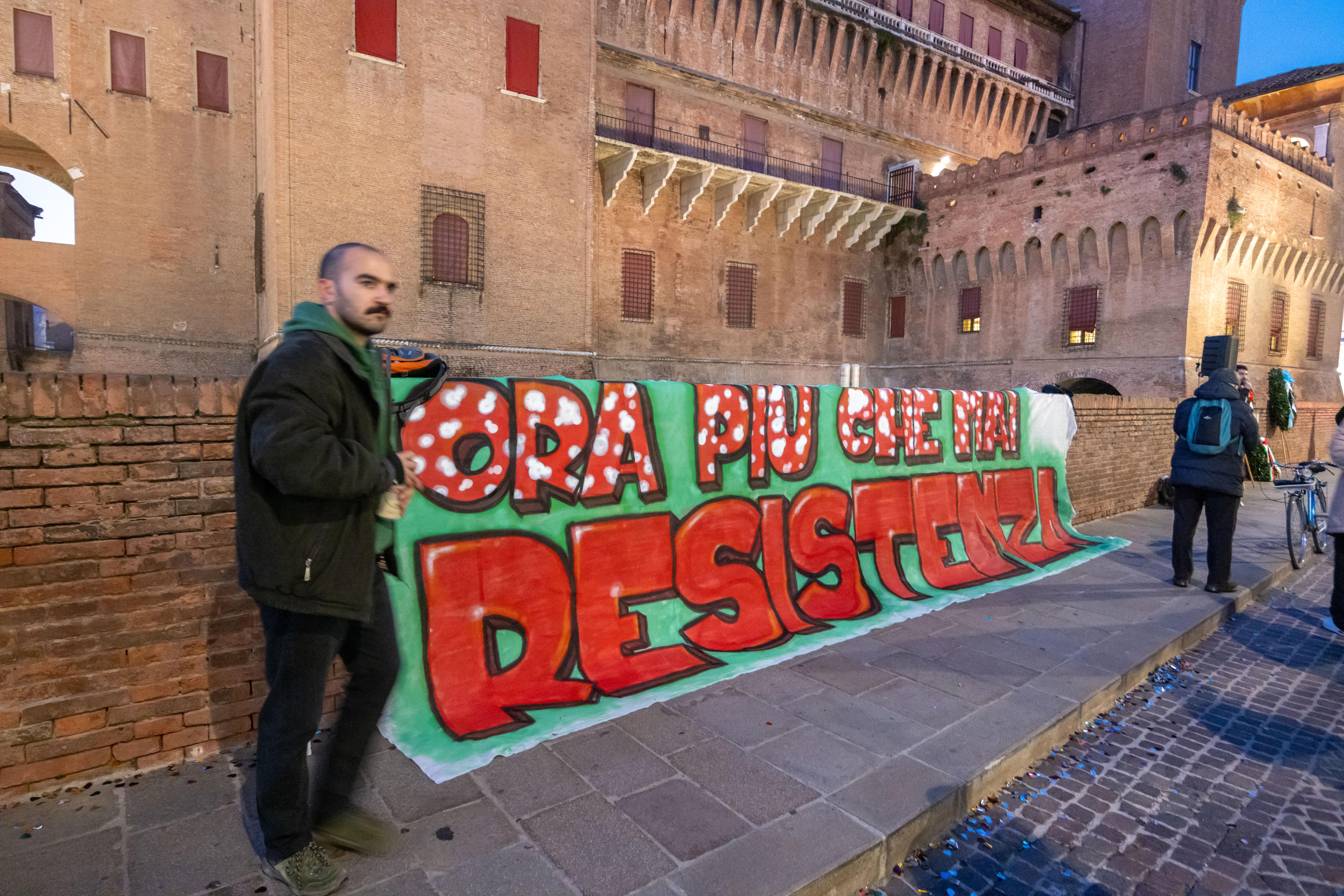 Ferrara, la Resistenza “torna” in sede: presidio contro il Comune<br type="_moz" />
