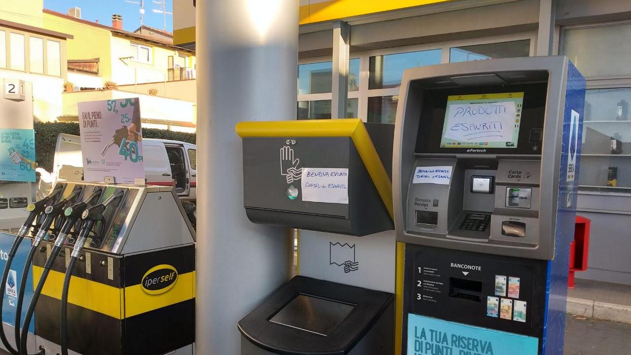 Esplosione a Calenzano, distributori a secco e costretti a chiudere: finiti gasolio e benzina da Eni