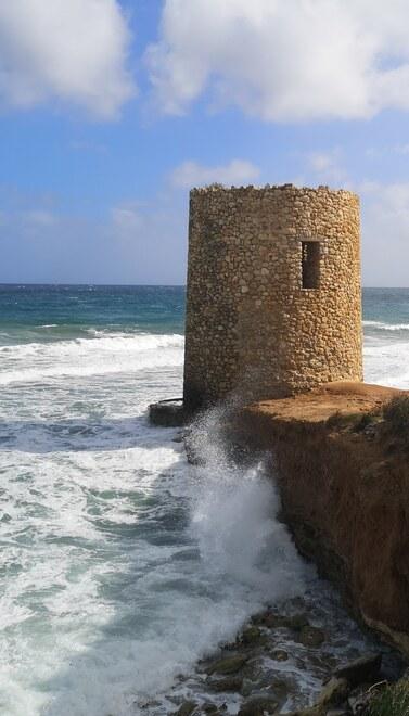 Clima impazzito: «Spiagge dimezzate, turismo in crisi, Pil - 8 per cento. Il conto sarà salatissimo»