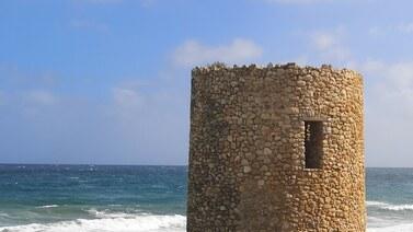 Clima impazzito: «Spiagge dimezzate, turismo in crisi, Pil - 8 per cento. Il conto sarà salatissimo»