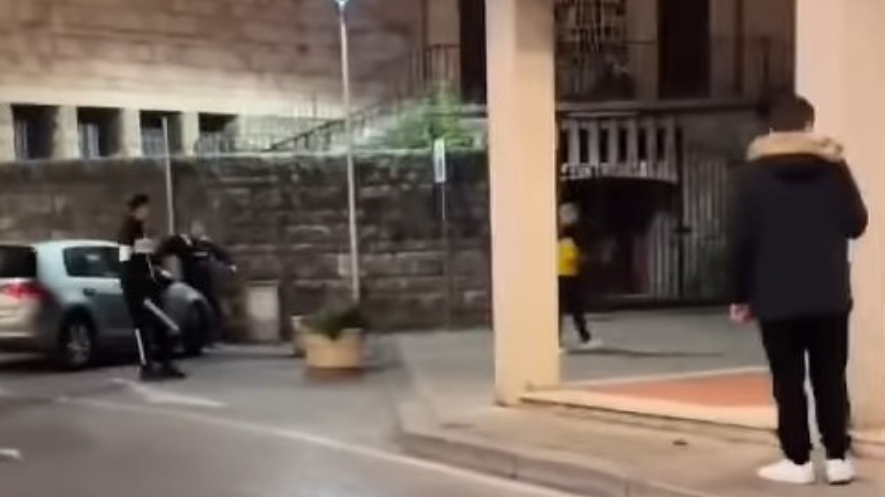 La rissa nei dintorni di piazza del Popolo avvenuta qualche settimana fa a colpi di machete e bottiglie rotte