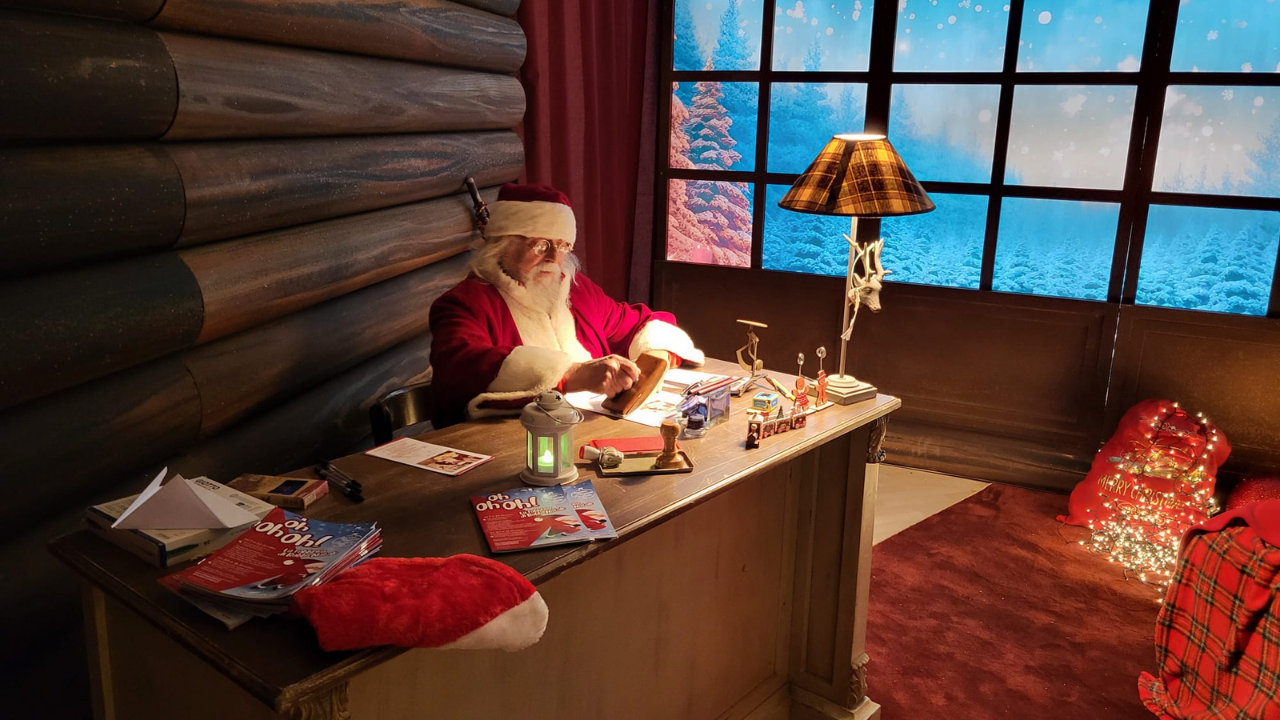 Una immagine della Fabbrica del Natale in vicolo San Carlo
