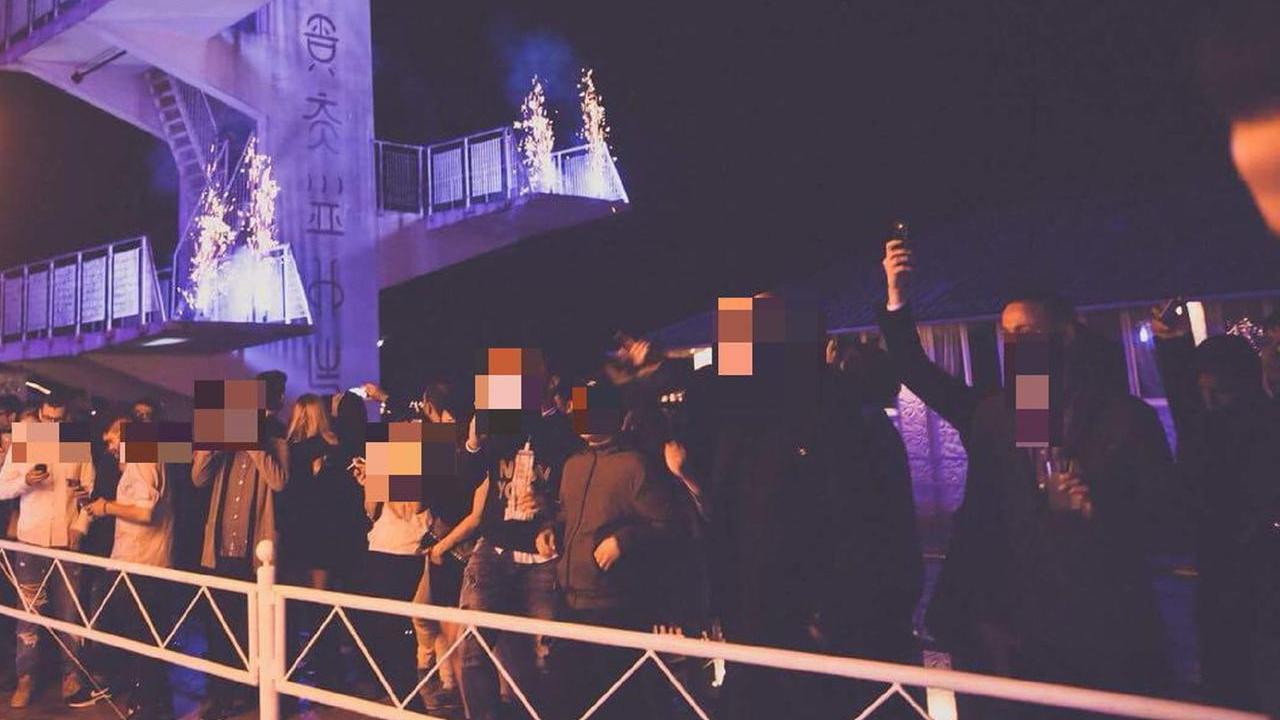 Persone durante una serata al Boccaccio club (foto d'archivio)