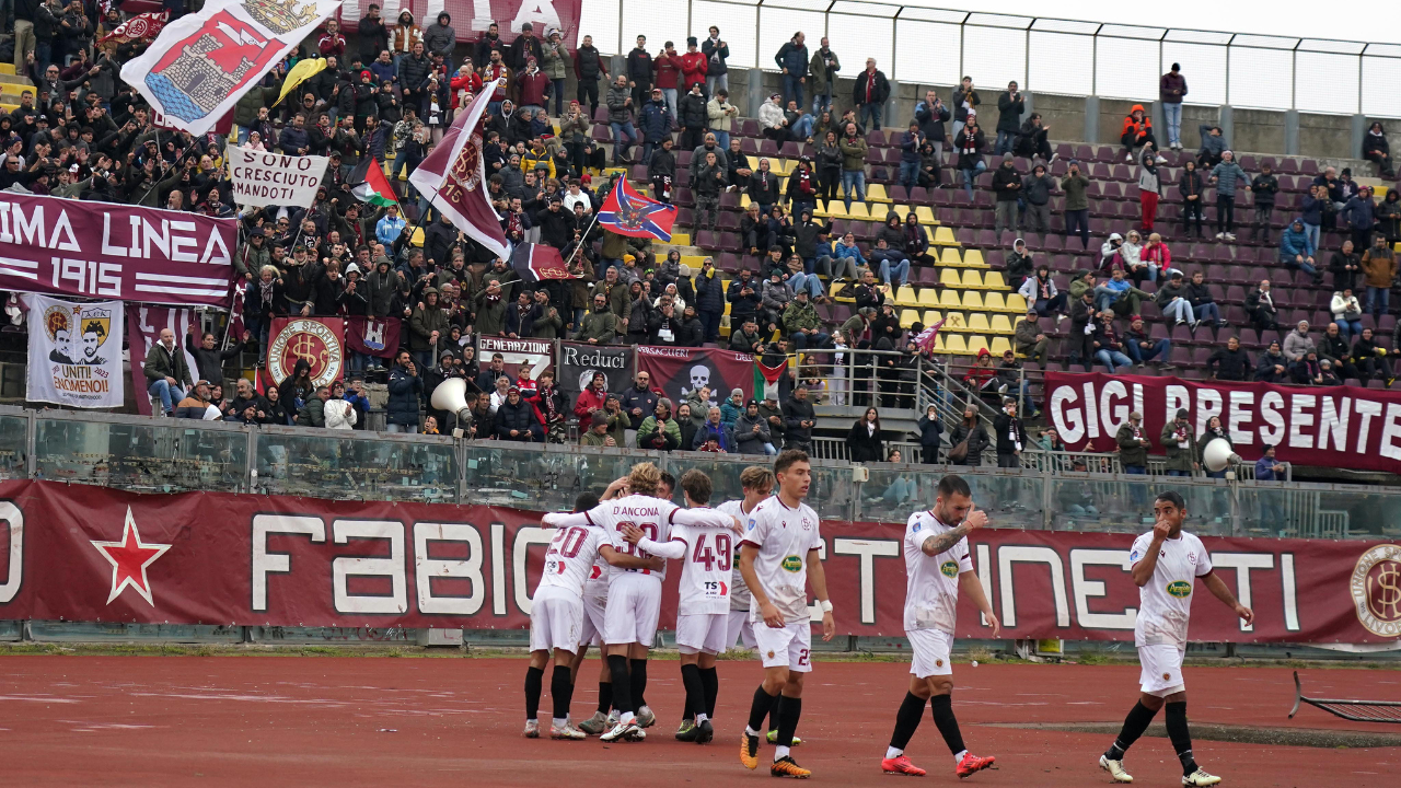 L’esultanza di Malva dopo il gol segnato al Terranuova Traiana (foto Franco Silvi)