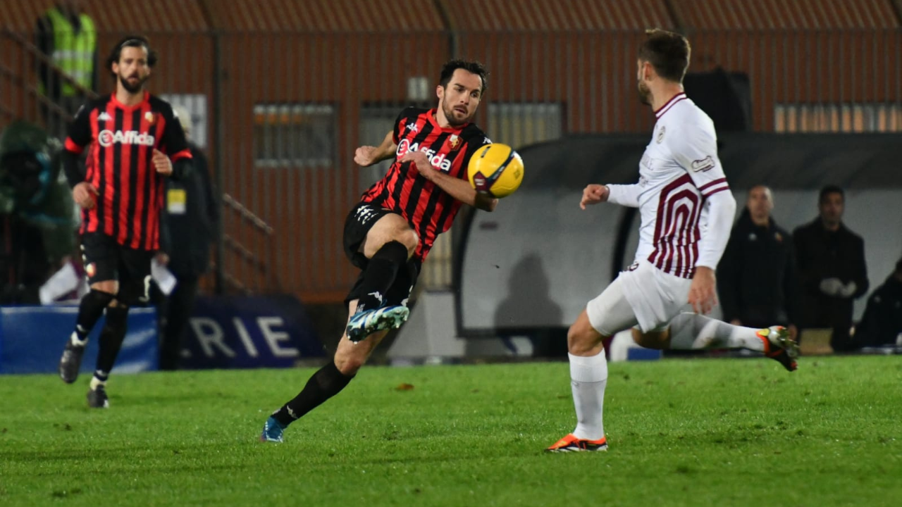 Robert Gucher in azione contro l’Arezzo
