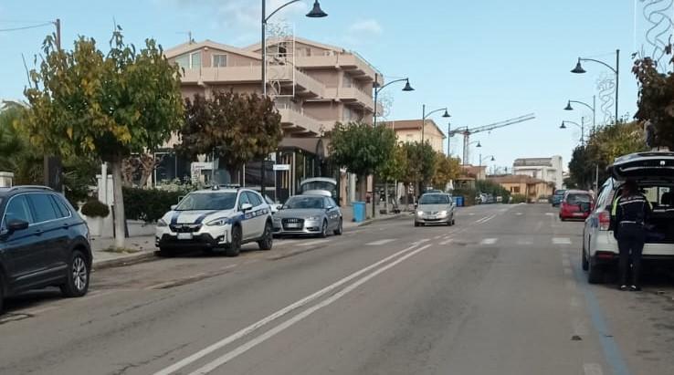 Investe con la moto una ragazza e poi si dà alla fuga