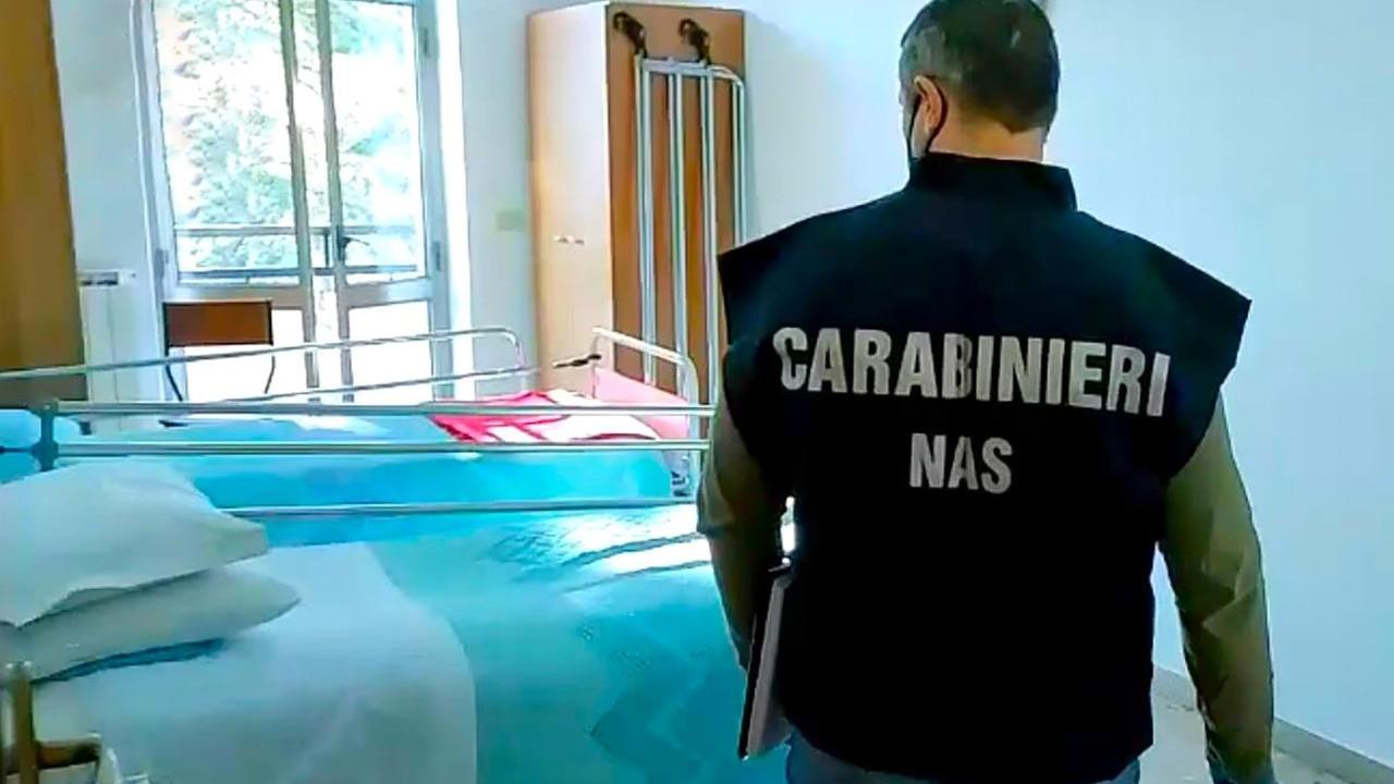 Infermiera indagata per omicidio: «Aria in vena per uccidere un paziente»