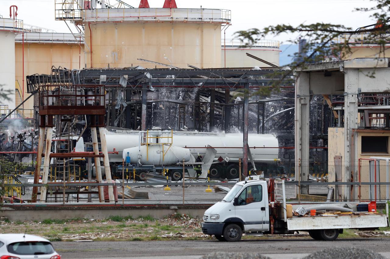 
	I primi rilievi eseguiti all&rsquo;interno del deposito Eni di Calenzano teatro della spaventosa esplosione

