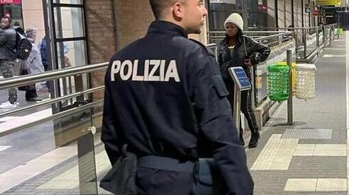 Pesta due rider con una spranga: arrestato