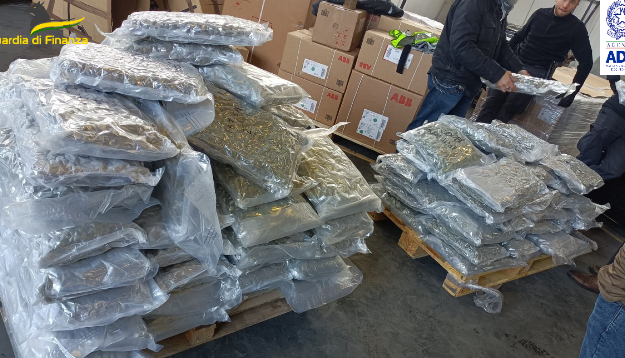 Il sequestro della guardia di finanza al camionista