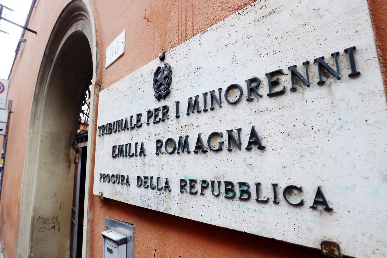 Rapina a Ferrara, un minore arrestato e uno portato in comunità