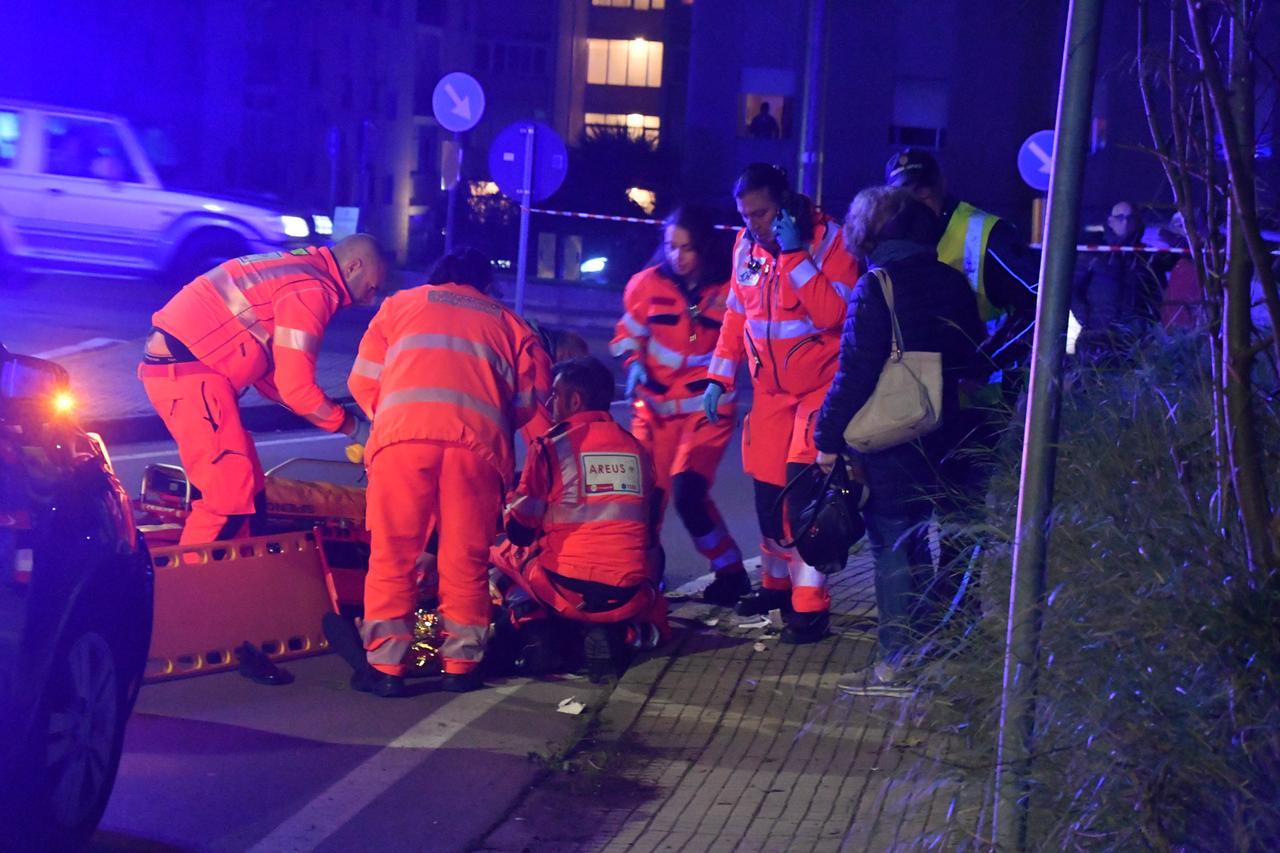 
	I soccorsi fuori dalla chiesa di Santa Maria Bambina (foto Mauro Chessa)

