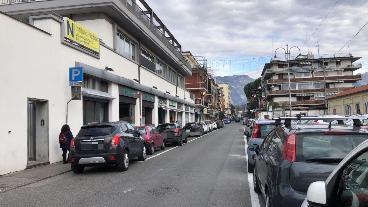 
	Il supermercato di via Toniolo ad Avenza

