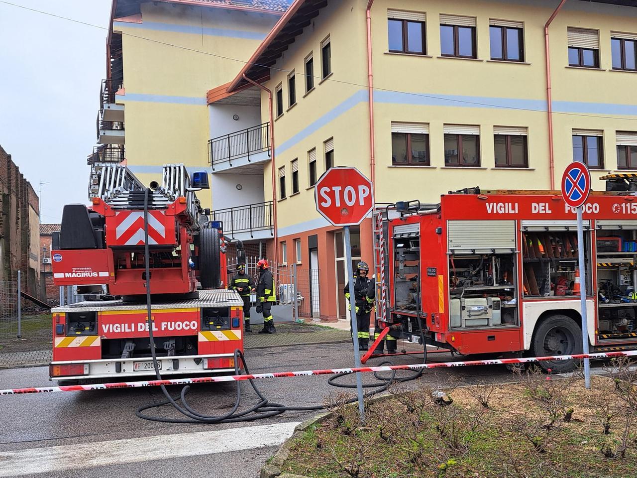 Palazzina a fuoco a Portomaggiore, indagini in corso sull’origine del rogo