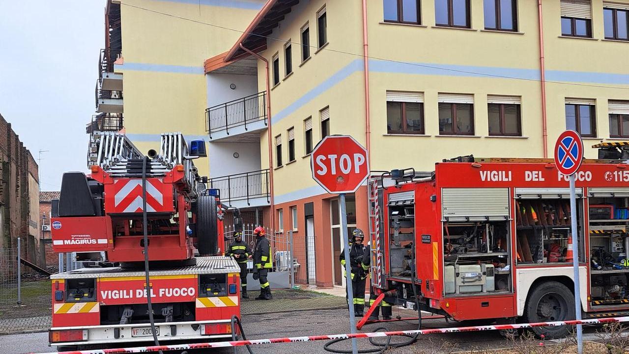 Palazzina a fuoco a Portomaggiore, indagini in corso sull’origine del rogo