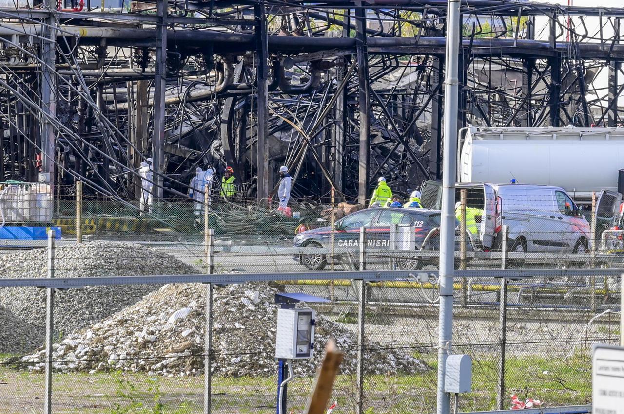 
	Il deposito Eni di Calenzano dopo l'esplosione

