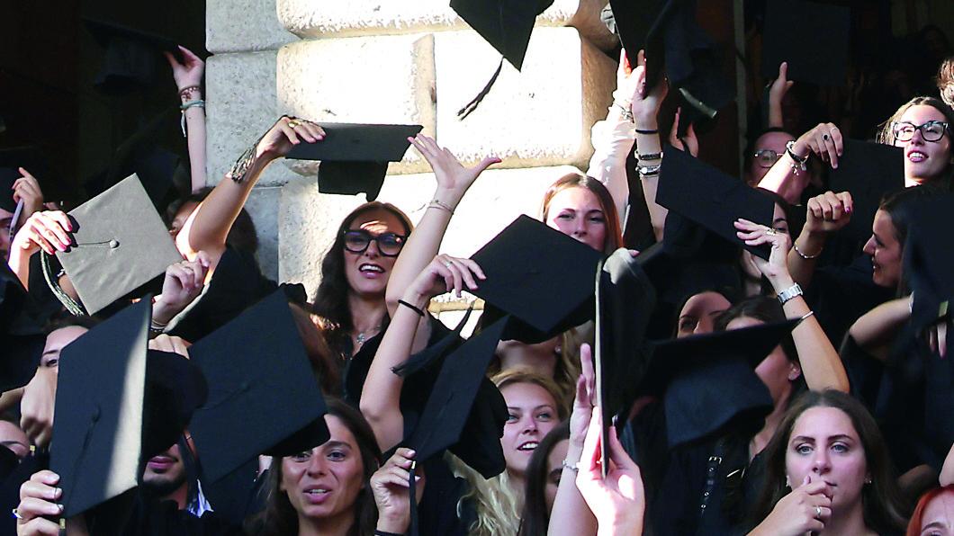 <usng-titolo-spec>Quasimodo è infelice: cerca di convincersi che non gli pesa la rinuncia agli studi tanto amati </usng-titolo-spec><br type="_moz" />