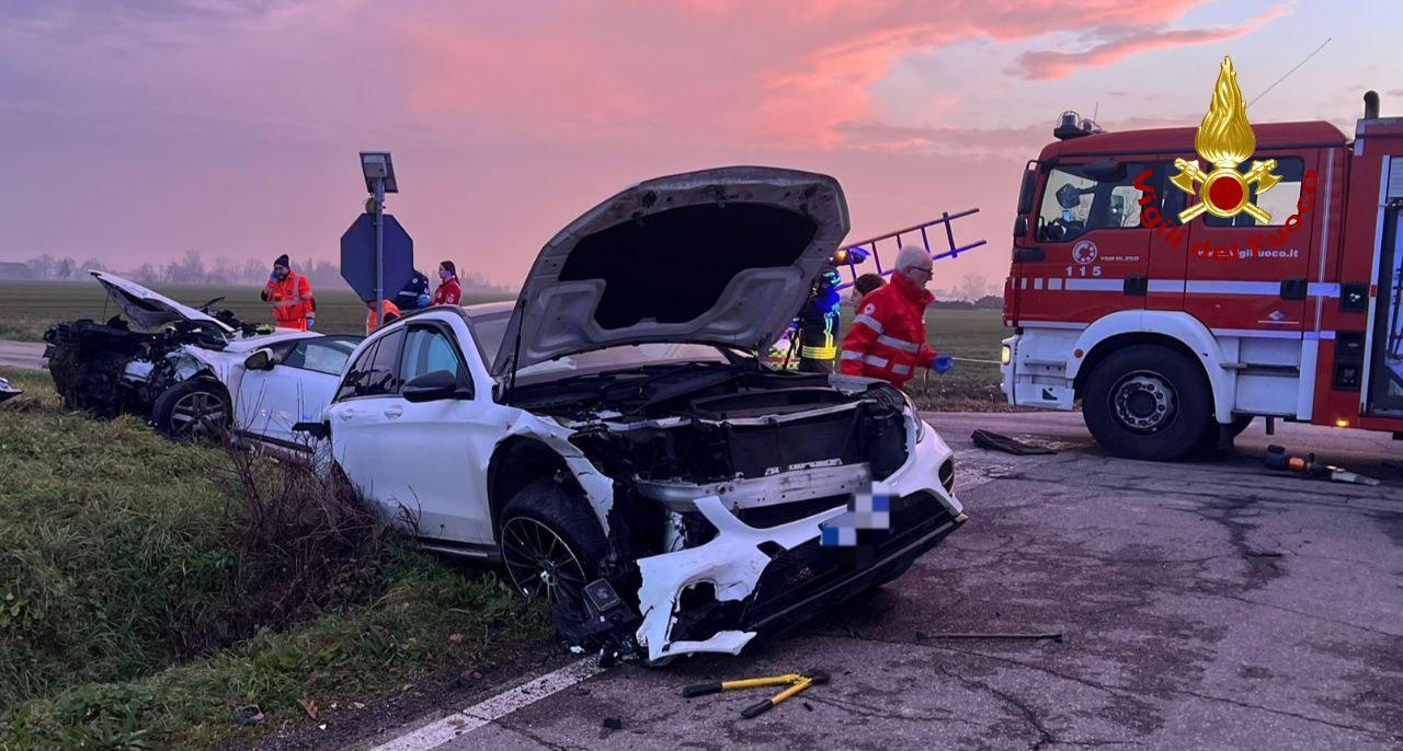 Incidente tra due auto a Poviglio, madre e figlia trasportate in ospedale