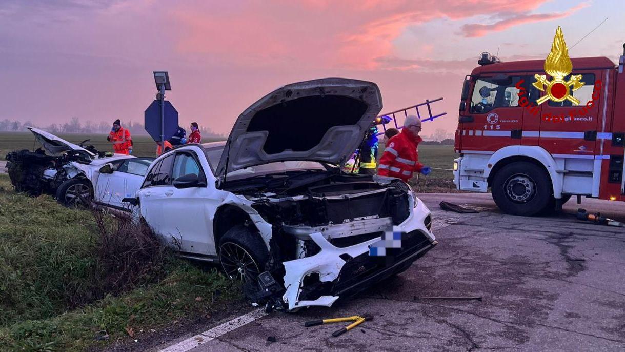 Incidente tra due auto a Poviglio, madre e figlia trasportate in ospedale