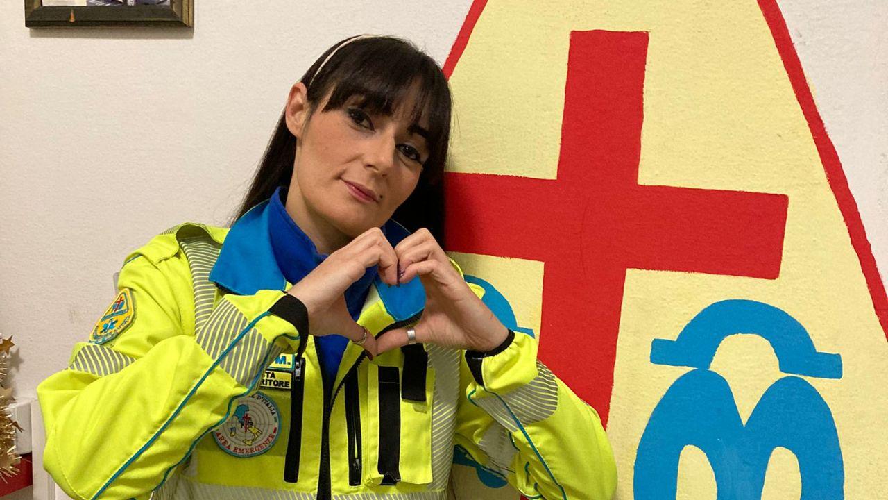 Cecilia Meini, 37 anni, un lavoro in un panificio, mamma di due figli piccoli, è la responsabile con la collega Claudia Gani, del servizio sociale e dell’unità di strada della Misericordia di Palazzi