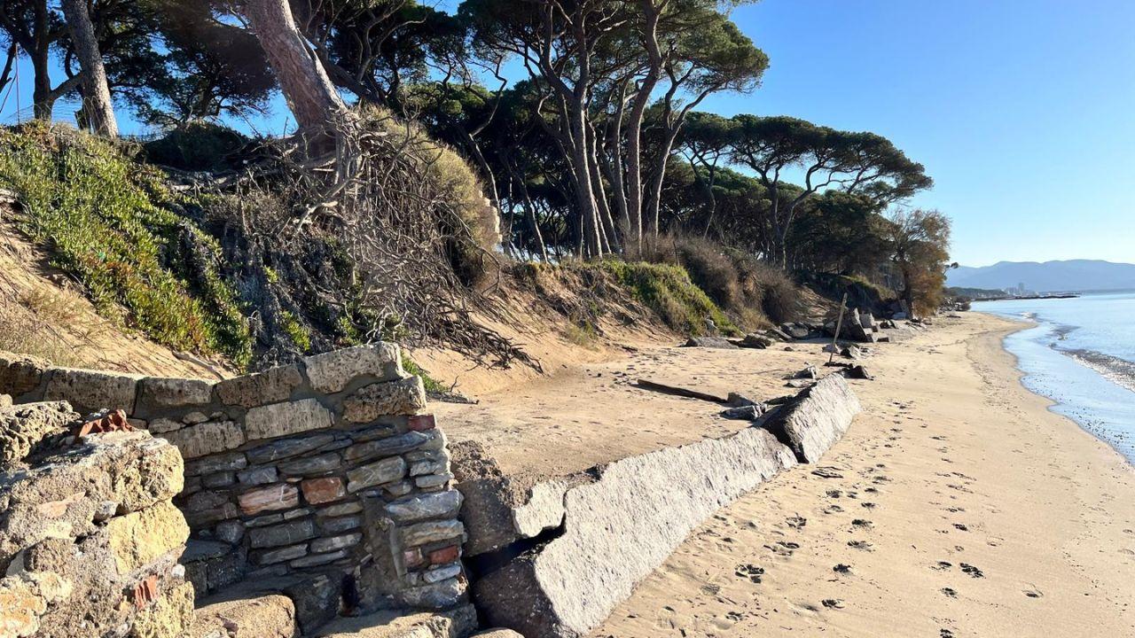 La vista del tratto di spiaggia da Baia Toscana a Torre Mozza