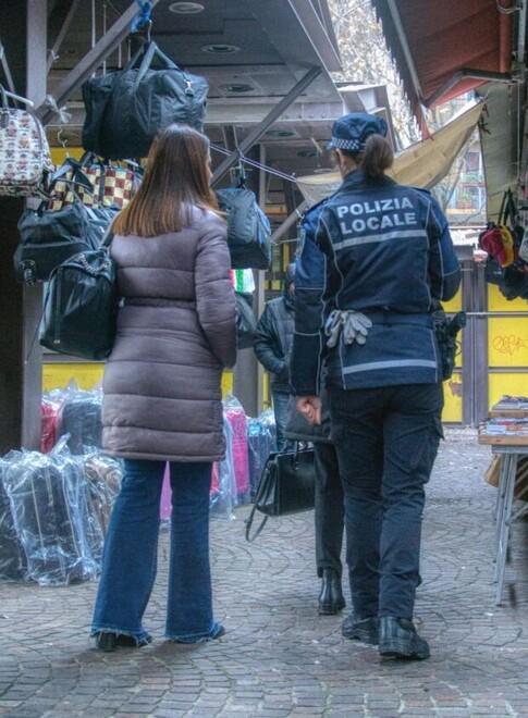 Commerciante pestato da un ladro. Camporota in visita all’autostazione