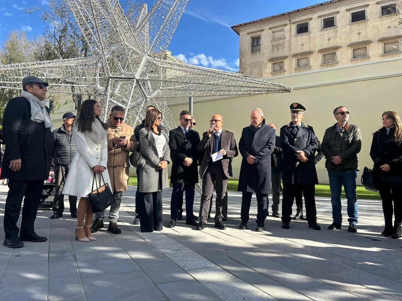 
	Il sindaco Massimiliano Sanna durante la cerimonia per la riapertura di &nbsp;piazza Manno

