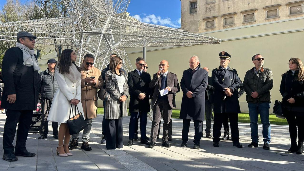 Il sindaco Massimiliano Sanna durante la cerimonia per la riapertura di piazza Manno