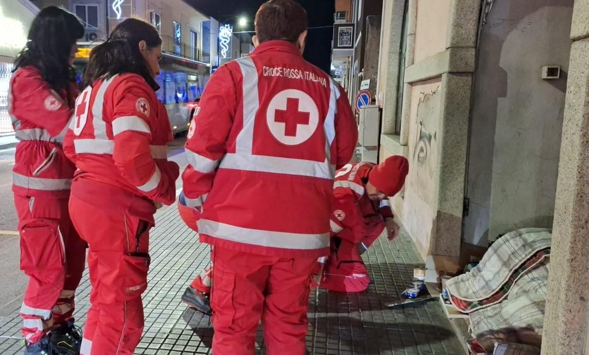 Clochard a Olbia, in campo l’unità di strada della Croce Rossa