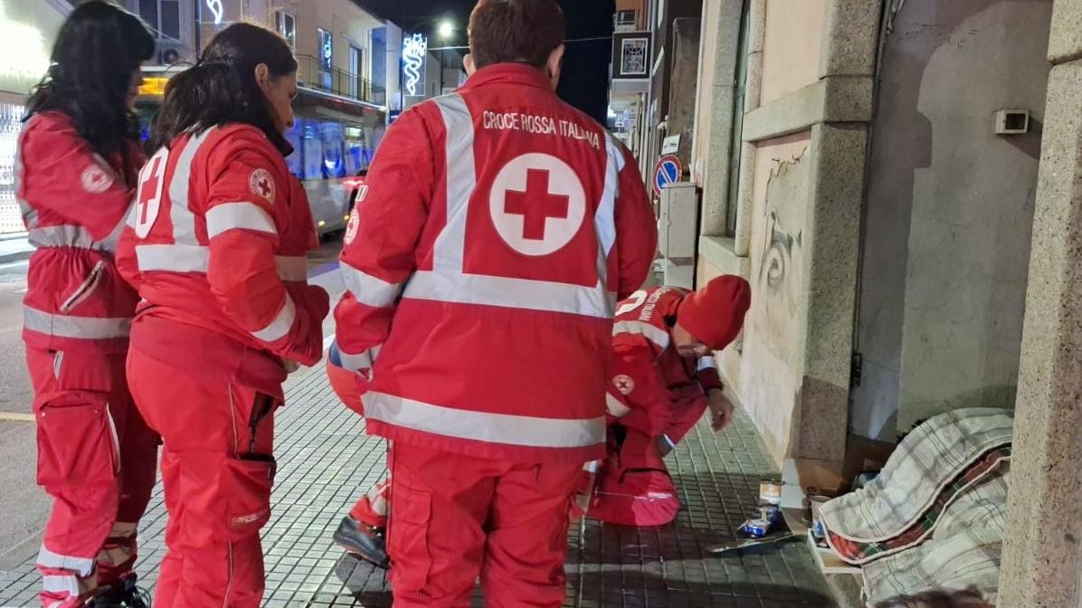 Clochard a Olbia, in campo l’unità di strada della Croce Rossa