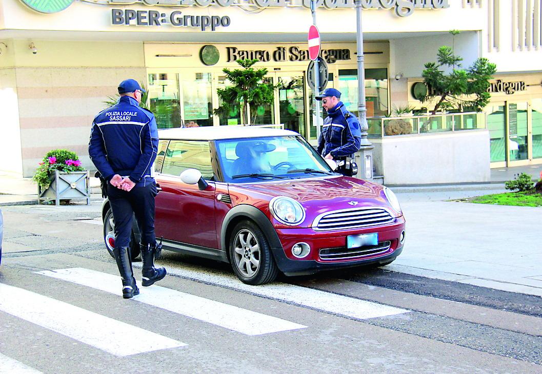 Sosta abusiva negli stalli disabili: a Sassari sei multe da 330 euro