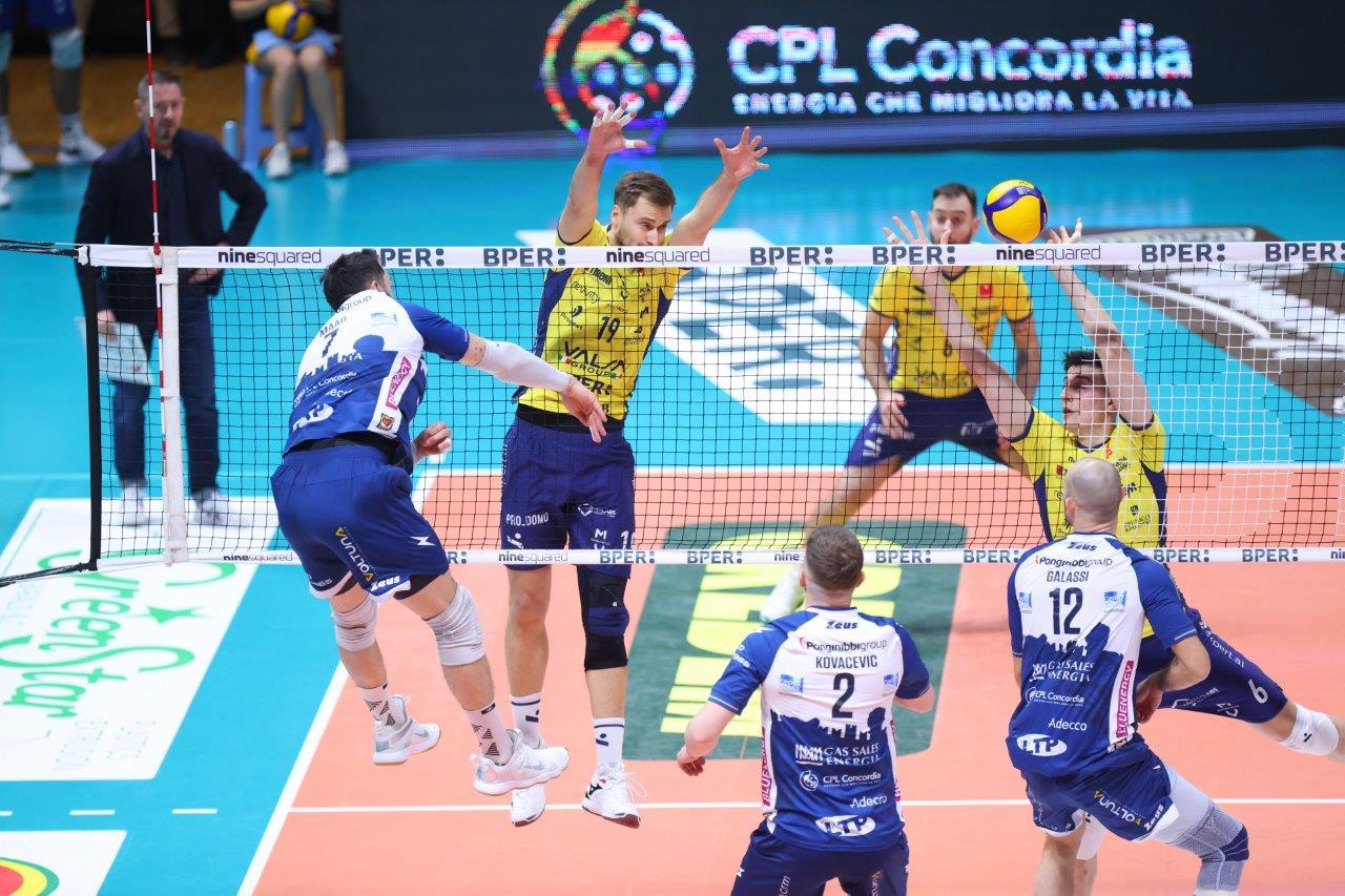 Modena Volley sfiora l’impresa ma si deve arrendere al tie break: vince Piacenza