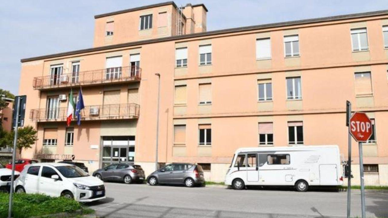L’edificio che ospita unicamente la sede dell’Ispettorato del Lavoro in via Gramsci (foto Sernacchioli)