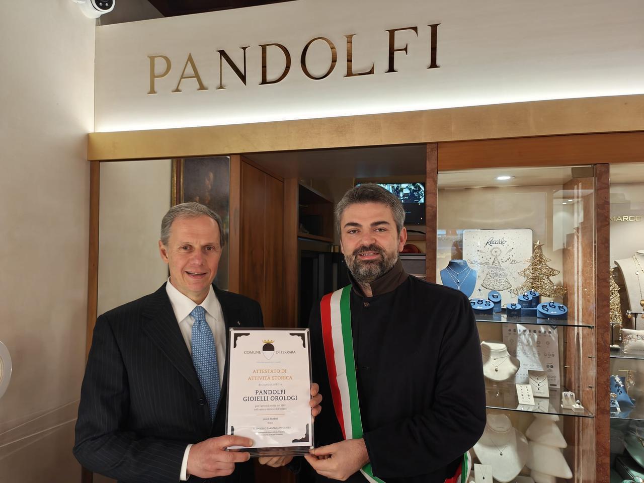 Ferrara, 80 anni di gioielleria Pandolfi: «Dedico il premio papà e nonno»