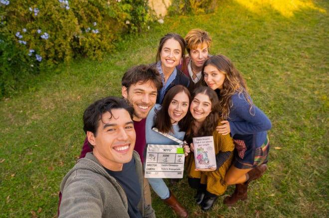 
	Felicia Kingsley con gli attori sul set del nuovo film

