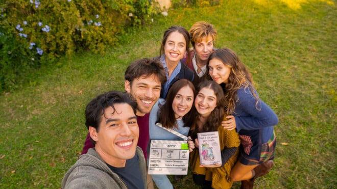 Felicia Kingsley con gli attori sul set del nuovo film
