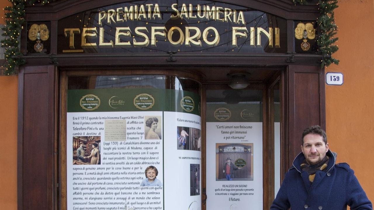 Marco Olivi davanti alla storica bottega che farà rinascere