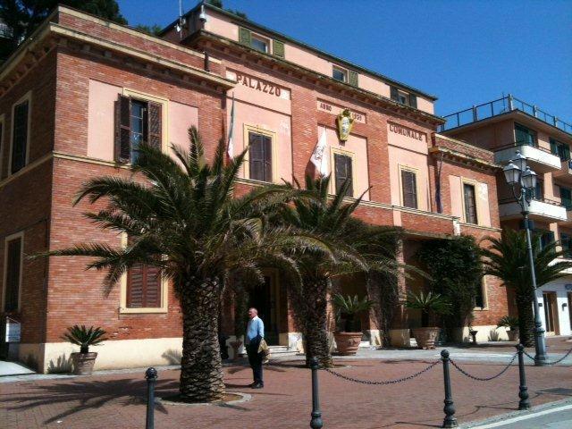 
	Il Comune di Porto Azzurro

