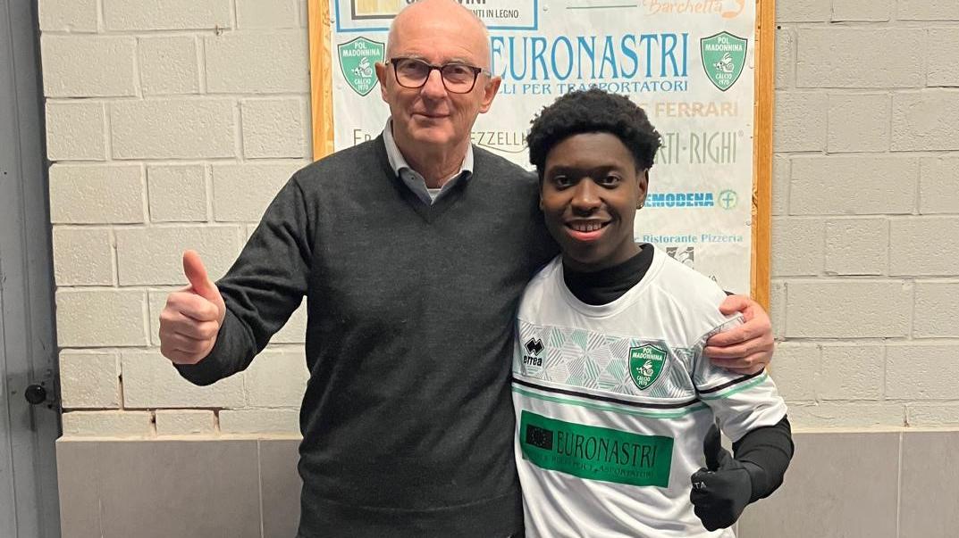 Silvio Berlusconi Boahene con il dirigente della Madonnina Prandini