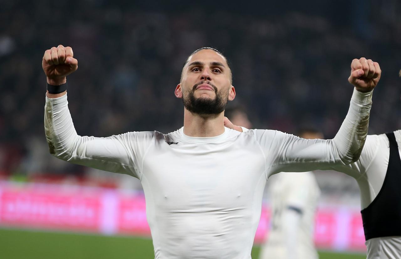 
	L'esultanza di Pedro Mendes dopo la vittoria nel derby a Reggio Emilia

