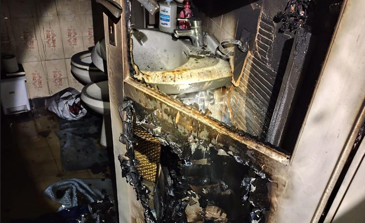 Bondeno, rogo in appartamento: vigili del fuoco al lavoro