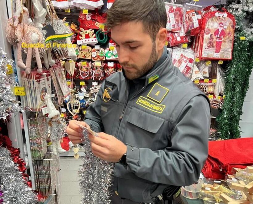 
	Finanzieri impegnati&nbsp;in un controllo

