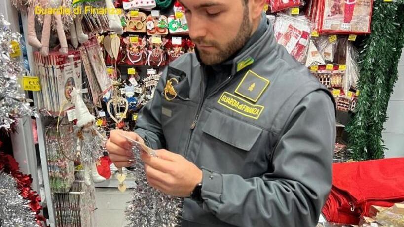 Finanzieri impegnati in un controllo