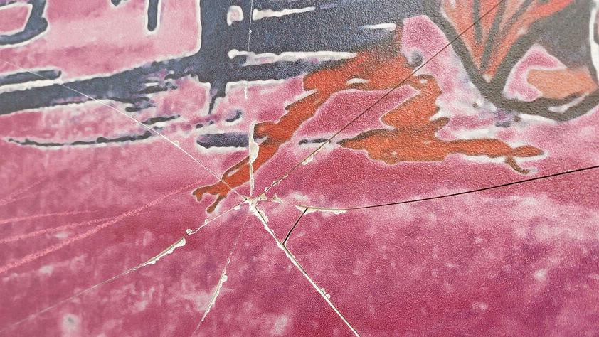 Pietrasanta, sdegno per lo sfregio all’opera sull’eccidio: «Si tratta di un atto vergognoso e infame»