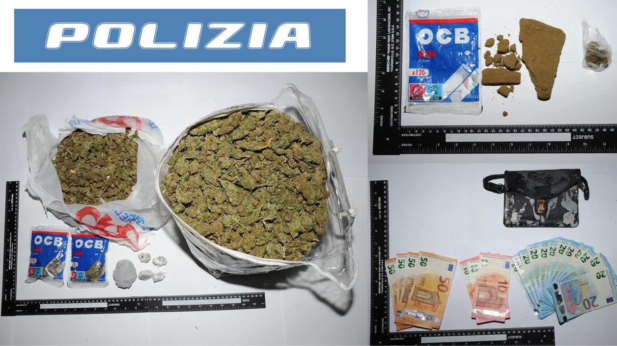 In un borsone in camera da letto marijuana, hascisc e soldi: arrestato
